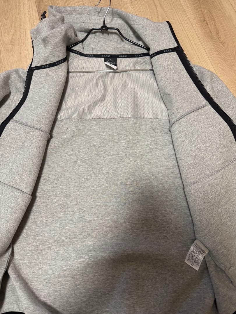 F.C.Real Bristol グレー パーカー　新品同様
