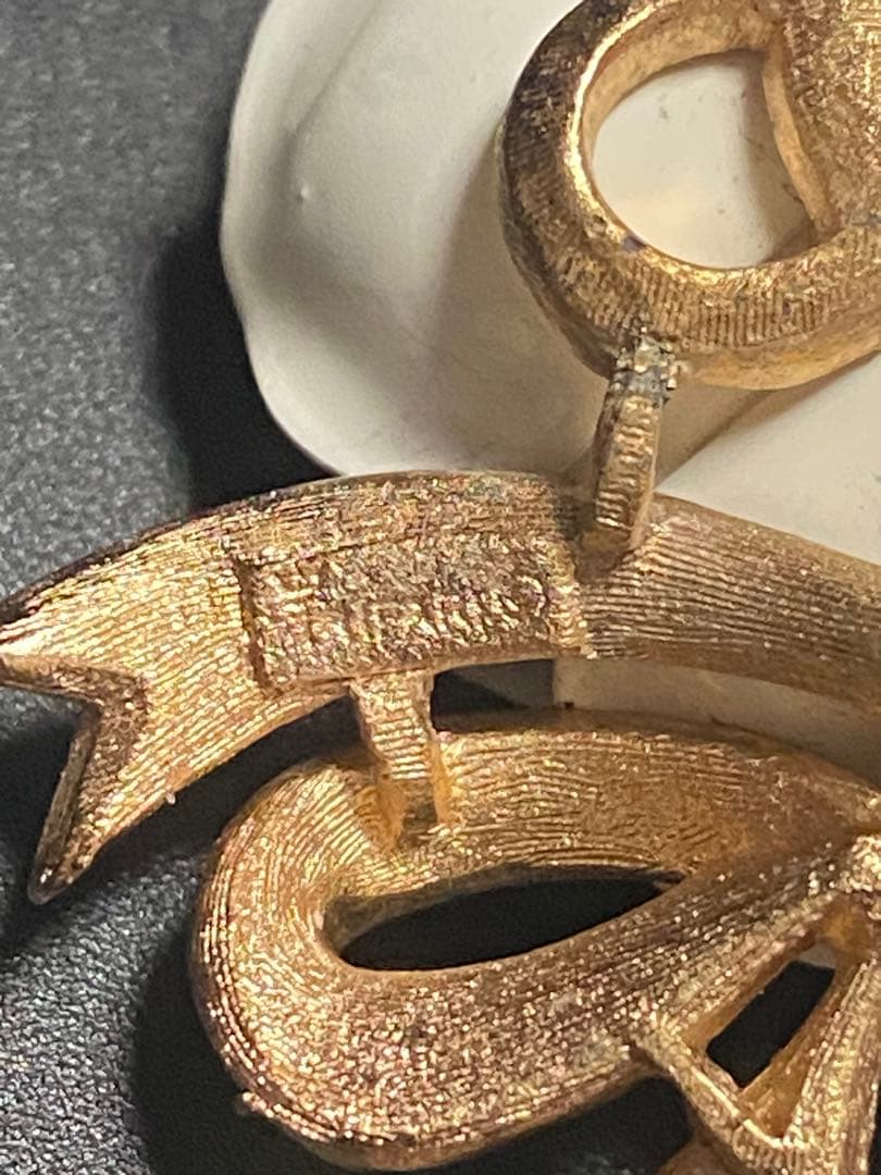 lotuscloud 2508⭐️TRIFARI トリファリヴィンテージブローチ