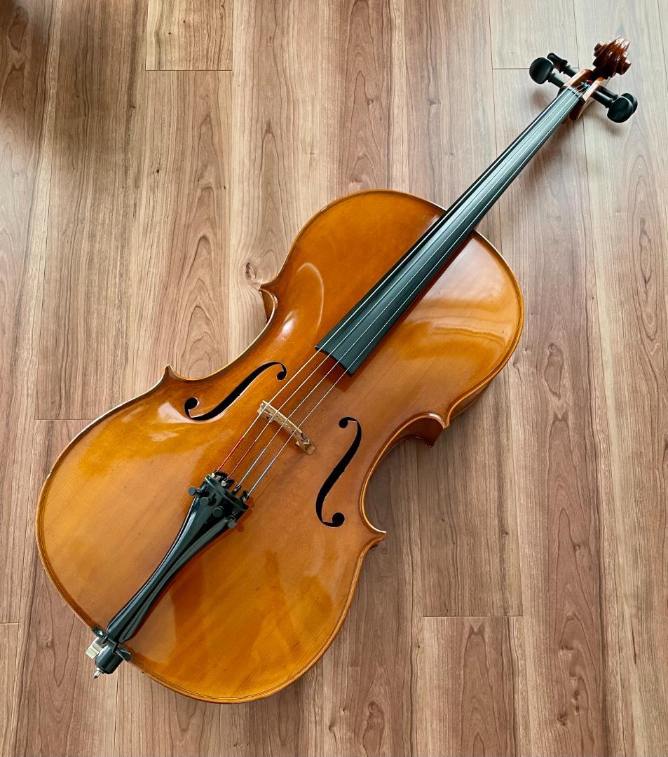 チェロ（Karl Höfner）と弓（Johs.O.Paulus）のセット