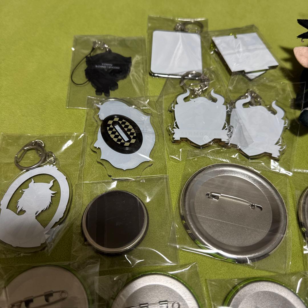 ツイステ　ツイステッドワンダーランド　リリア・ヴァンルージュ　缶バッジ等まとめ