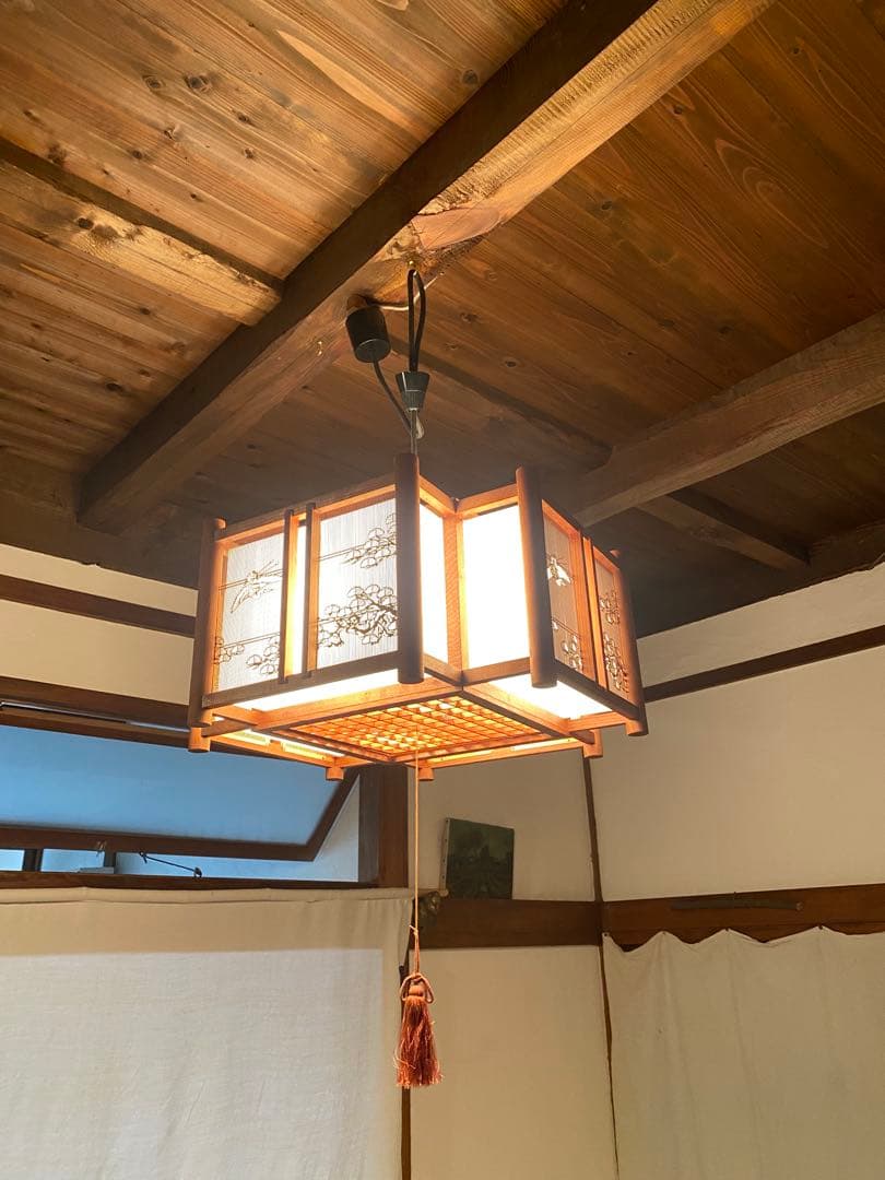 昭和レトロ 吊り下げ照明 乳白アクリル×格子細工 50cm角 E26×4灯