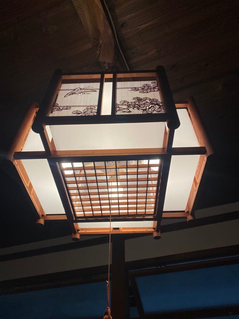 昭和レトロ 吊り下げ照明 乳白アクリル×格子細工 50cm角 E26×4灯