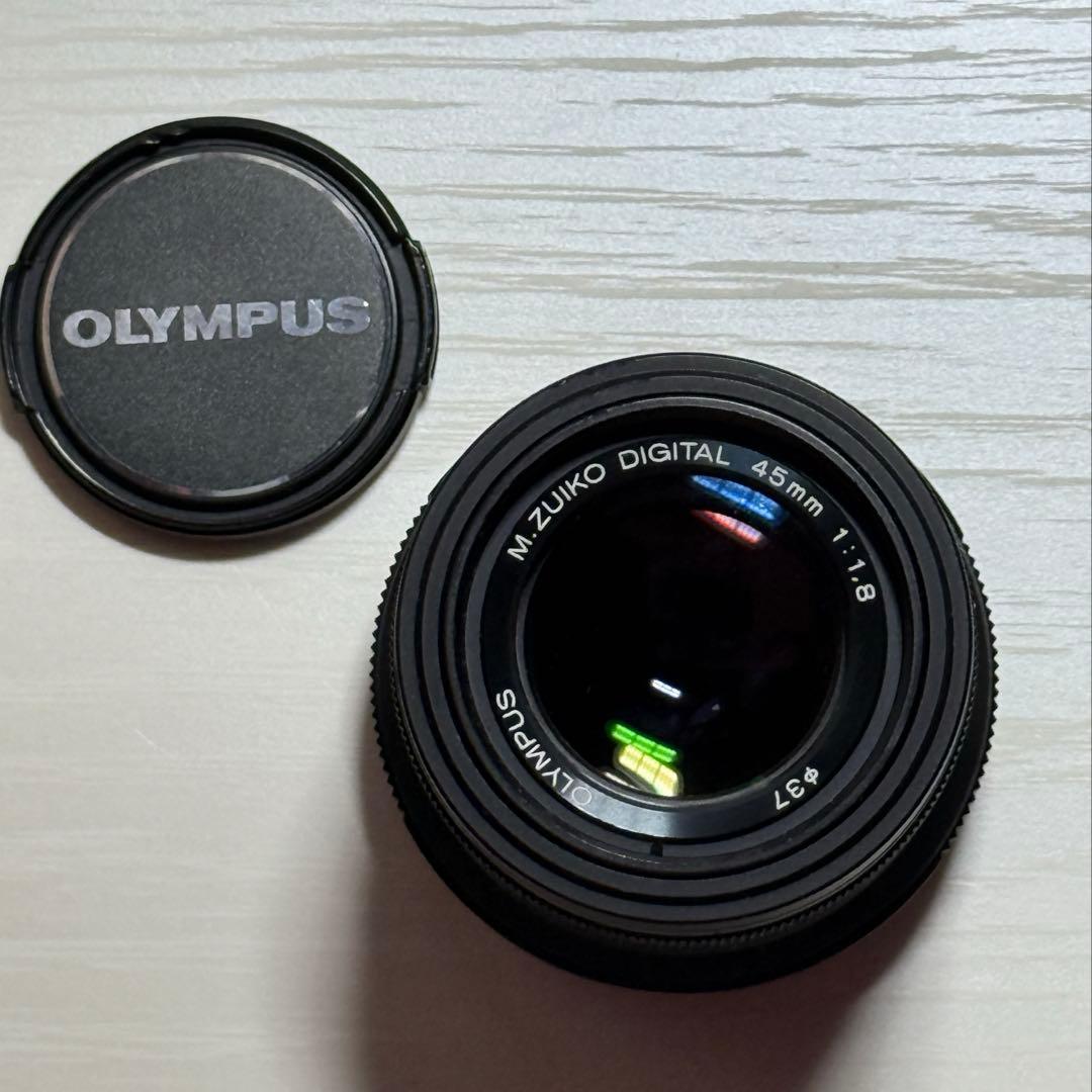 OLYMPUS製のM.ZUIKO DIGITAL 45mm f/1.8レンズ