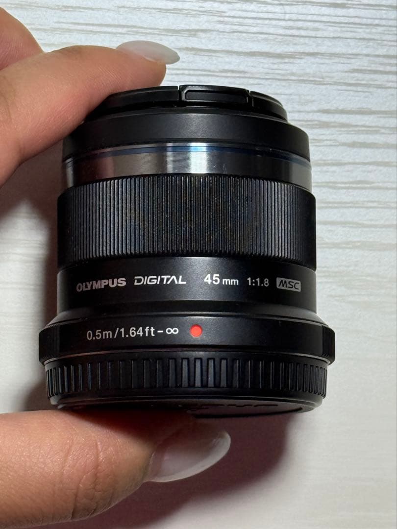 OLYMPUS製のM.ZUIKO DIGITAL 45mm f/1.8レンズ