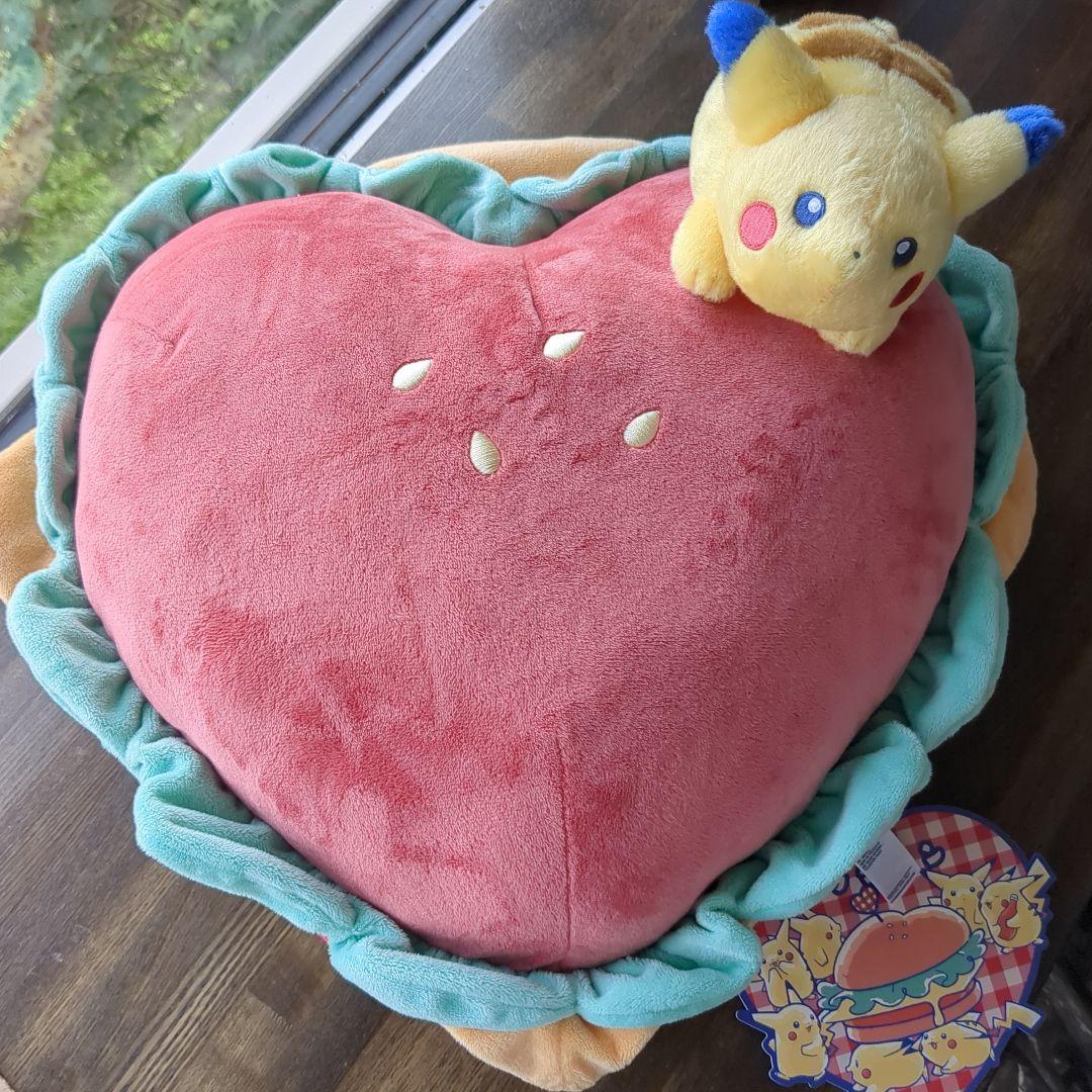 ポケモンセンター クッション ピカチュウ スイカ型ハートクッション