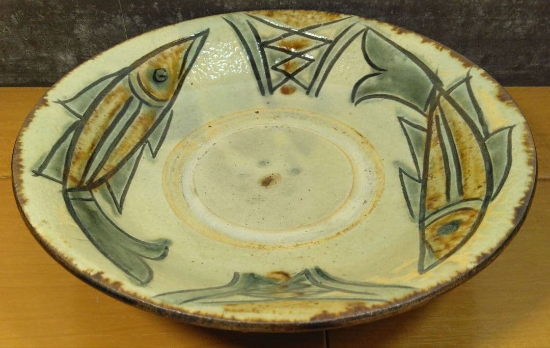 人間国宝 金城次郎 魚紋皿 栞 共箱 美品 壺屋焼 壷屋焼 やちむん魚2匹井桁2