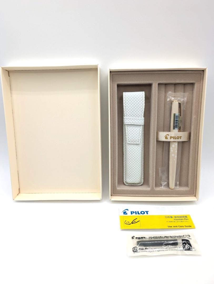 新品 PILOT 万年筆 レディホワイト サクラ / モミジ ペンケースセット