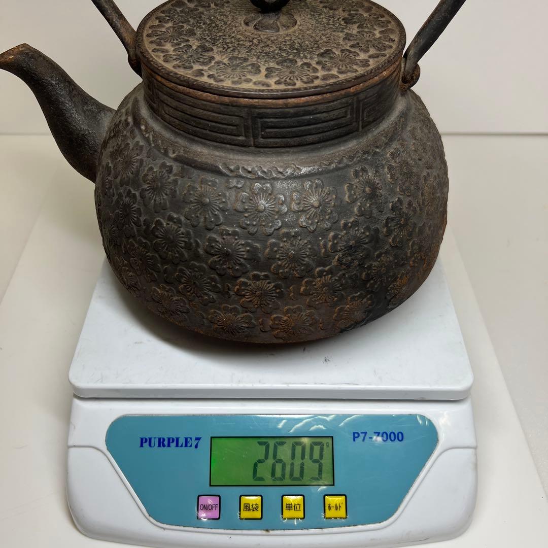南部鉄瓶　岩鋳　桜尽　2608g 東N7-0902③