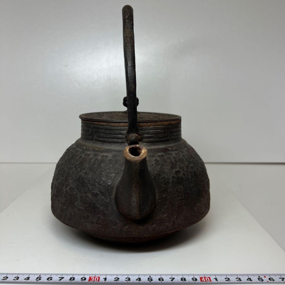 南部鉄瓶　岩鋳　桜尽　2608g 東N7-0902③