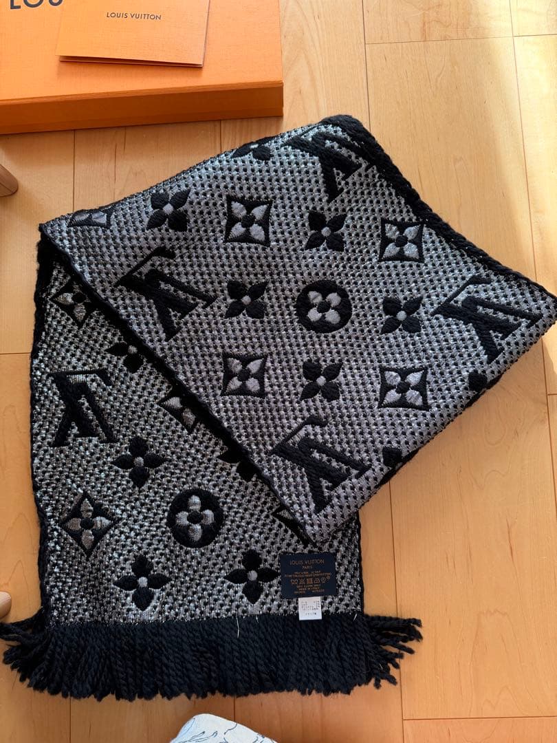 【Louis Vuitton】Ｍ75833 ロゴマニア　ルイヴィトン　マフラー