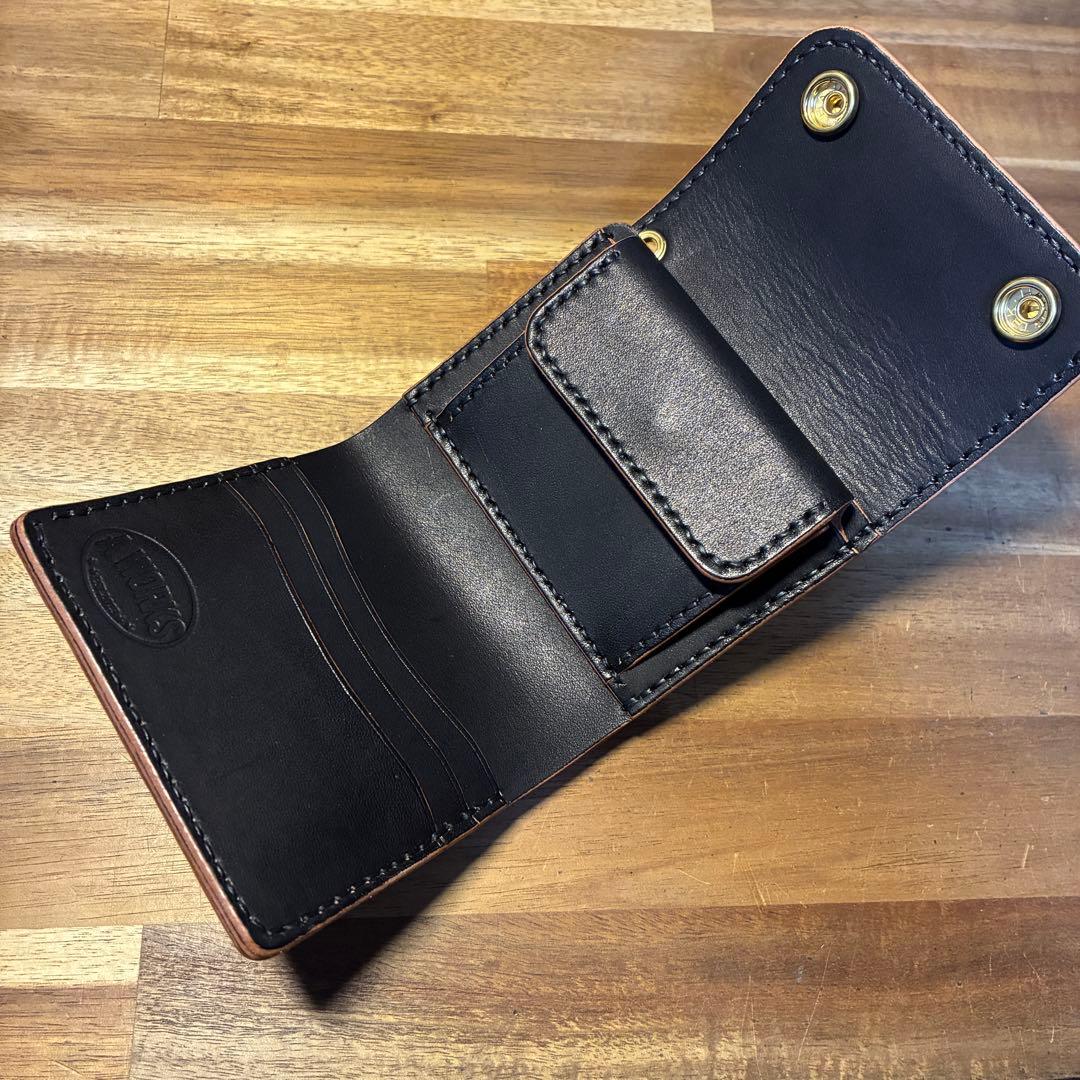 ショートトラッカーウォレット　栃木レザー　丘染めブラック　真鍮　茶芯