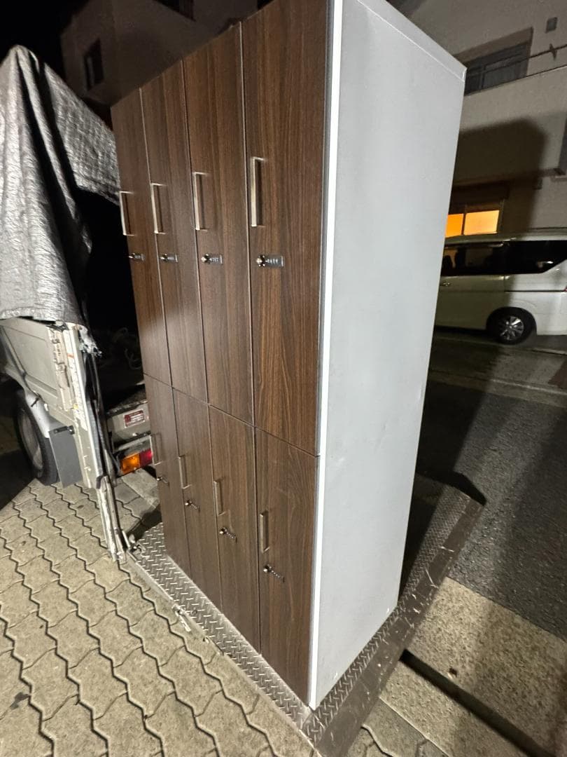 (4291)*株式会社スマイル SMILE 8人用ロッカー(ダイヤル錠)鍵付き。