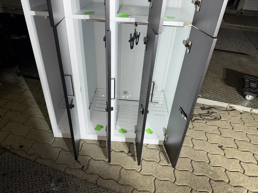 (4291)*株式会社スマイル SMILE 8人用ロッカー(ダイヤル錠)鍵付き。