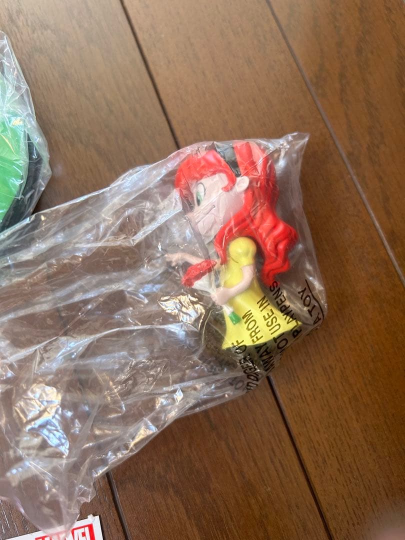 スパイダーマン&メリージェーン　スコッティヤング　ミニスタチュー