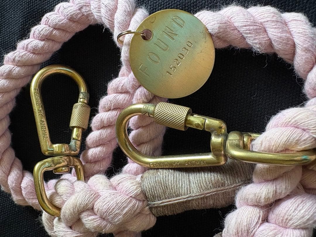 ペット用キャリーバッグ　黒 ピンクロープブランドFound My Animal