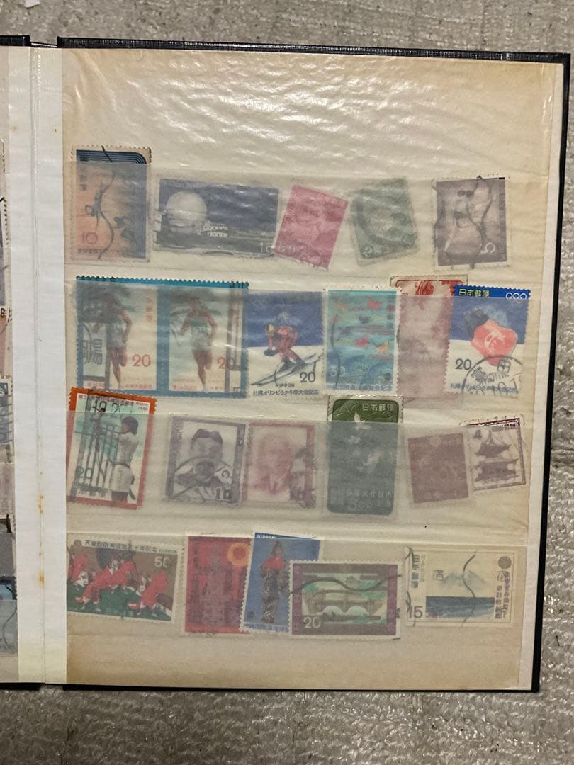 使用済み切手集。写楽、見返り美人等。【外国の切手も混ざっております】。