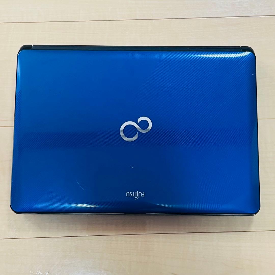 Fujitsu ノートパソコン i3 HDD メモリ8GB Windows11