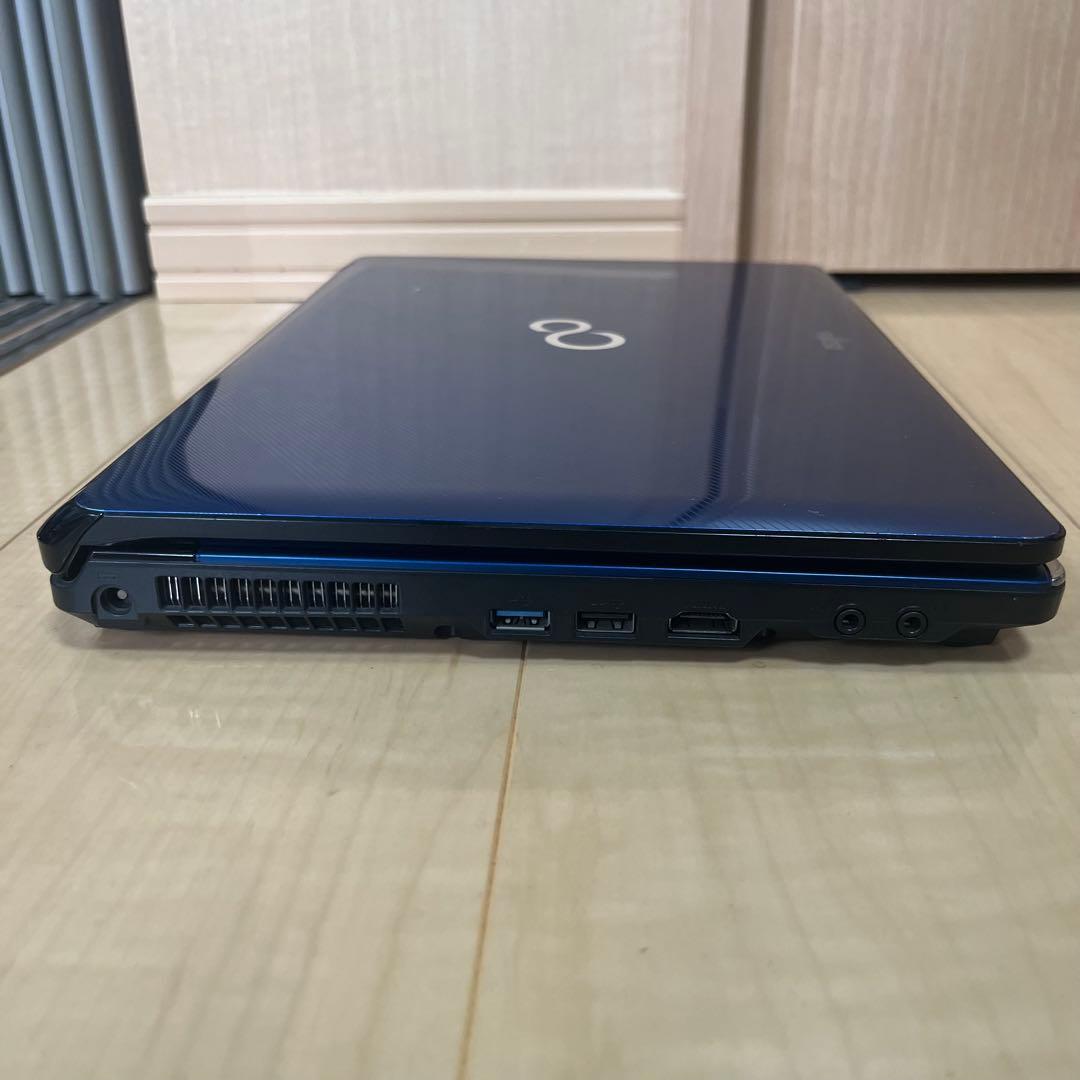 Fujitsu ノートパソコン i3 HDD メモリ8GB Windows11