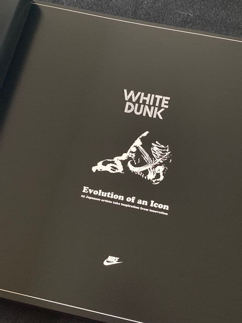 NIKE WHITE DUNK作品集　バッグ・シューレース付　キューブリック付き
