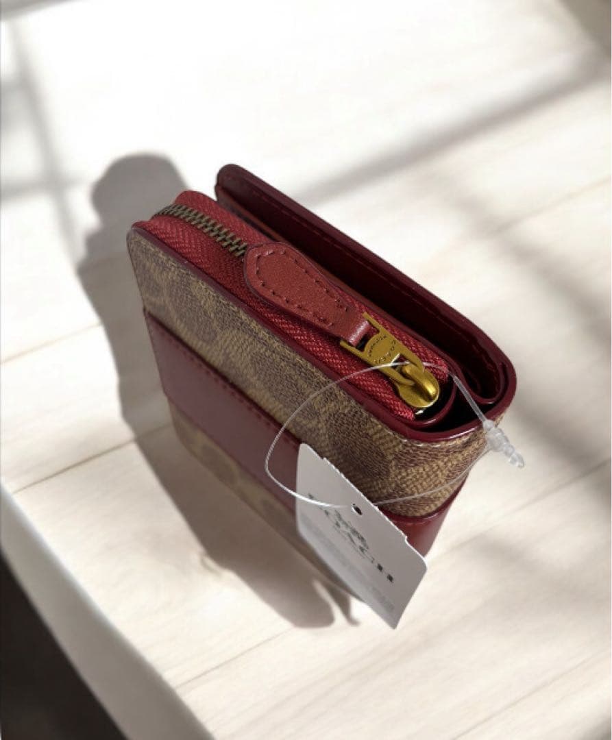 【新品】COACH ✨二つ折り財布✨ビルフォード新ピン