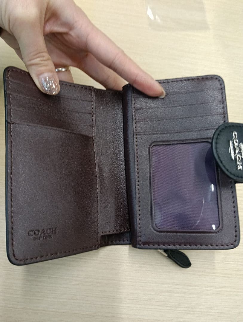 COACH エンボス加工 ブラック 2つ折り財布　美品