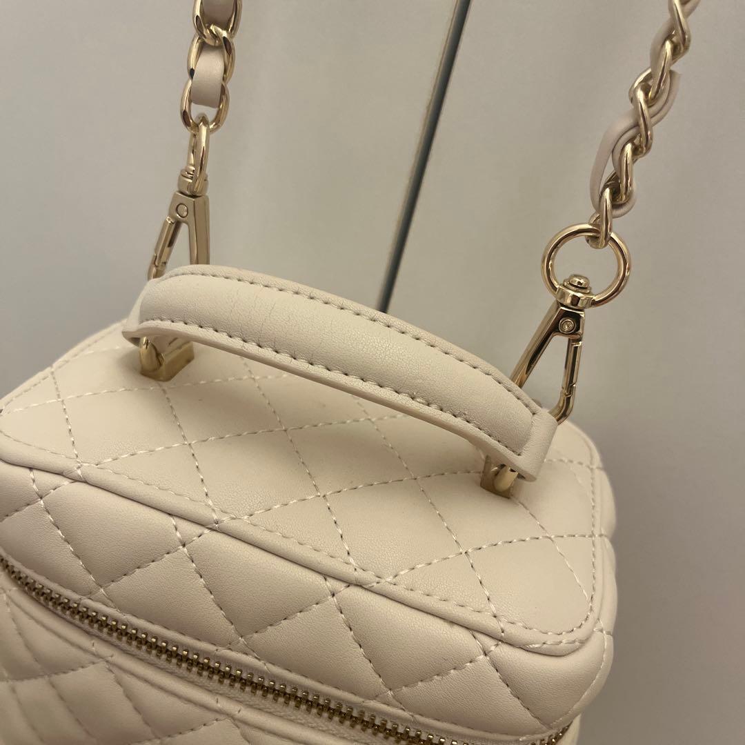 Darich キルティング バニティ バッグ ホワイト　ゴールドパーツ