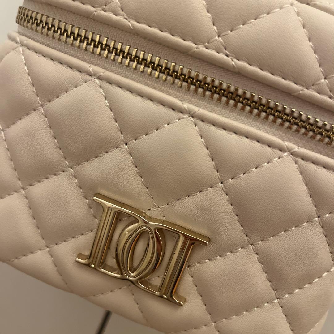 Darich キルティング バニティ バッグ ホワイト　ゴールドパーツ