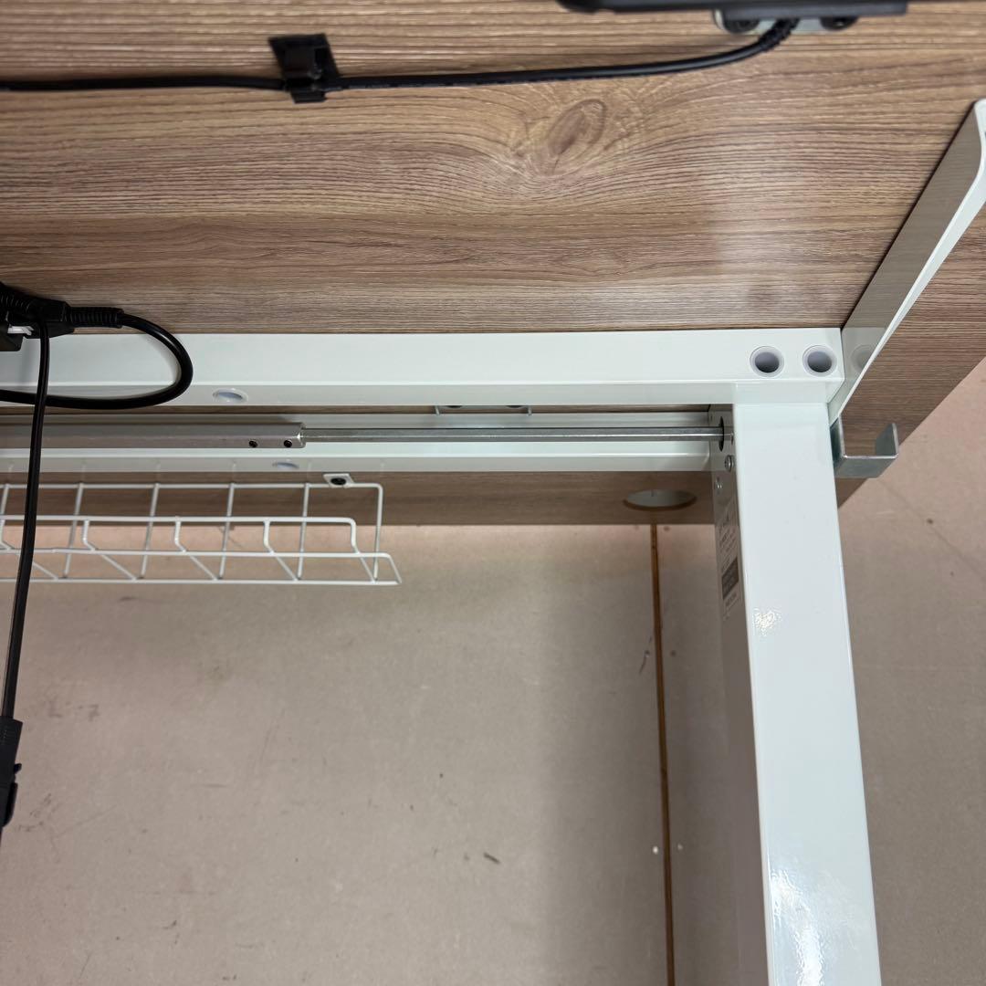 【681】電動昇降機能付　木目調パソコンデスク