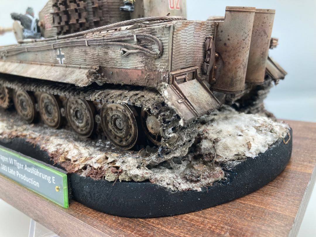 戦車模型完成品 1/35 ティーガー1後期型ヴィネット作品 全塗装済み完成品