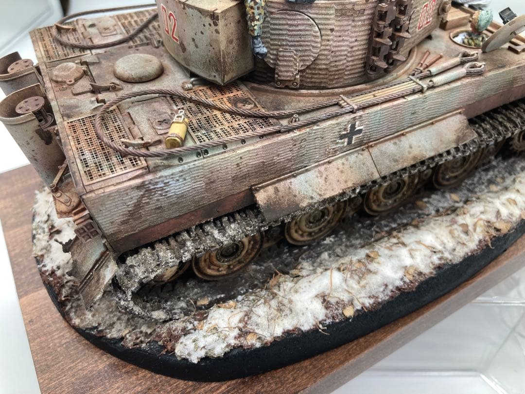 戦車模型完成品 1/35 ティーガー1後期型ヴィネット作品 全塗装済み完成品