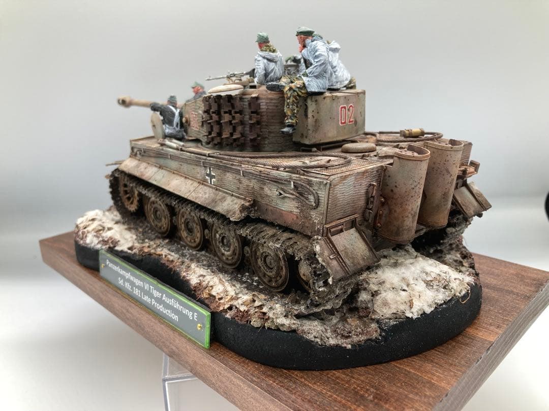 戦車模型完成品 1/35 ティーガー1後期型ヴィネット作品 全塗装済み完成品