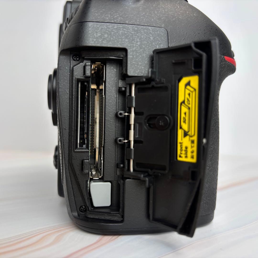 【新品同様】Nikon D800 《ショット数2233回・バッテリー劣化度0》