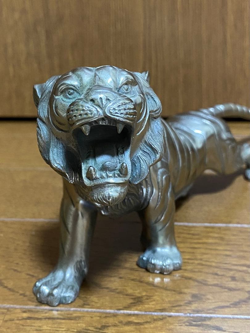【骨董品】白銅製 村田宏作 虎 置物 飾り物 トラ 寅 とら 金属工芸 彫刻