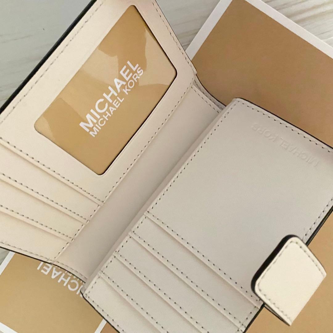 ★ 限定セール！新品 MICHAEL KORS 折り財布 花柄 二つ折り財布