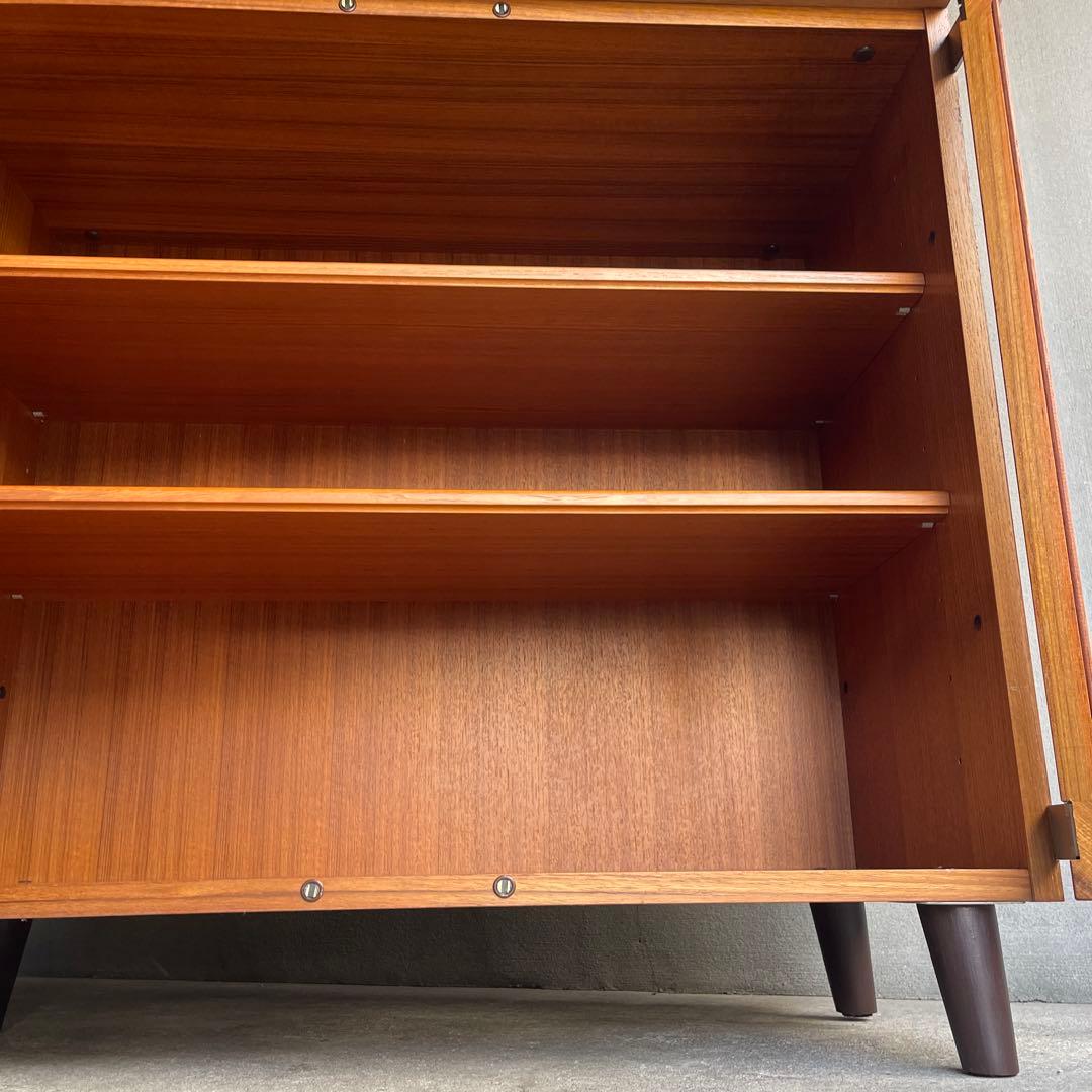 北欧スタイル　ガラス扉キャビネット 収納