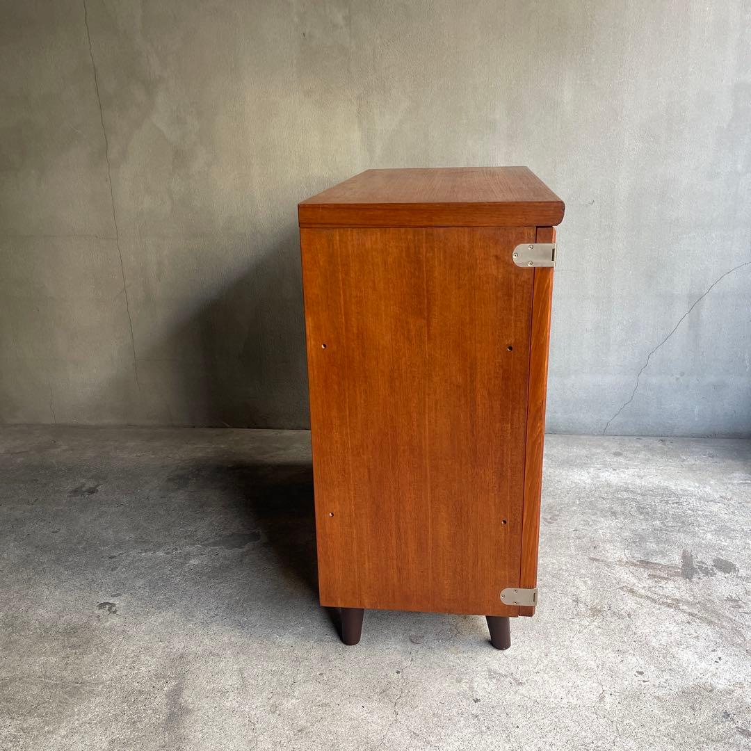 北欧スタイル　ガラス扉キャビネット 収納