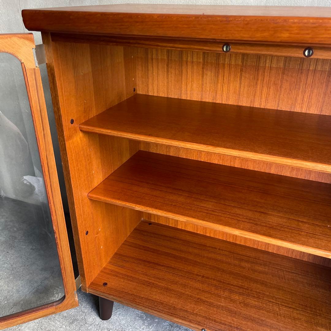 北欧スタイル　ガラス扉キャビネット 収納