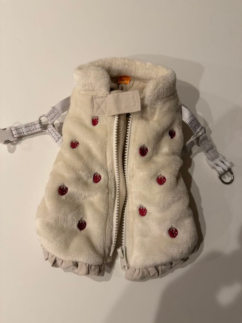 【美品】品薄人気商品　ペットパラダイス 苺刺繍 アウターハーネス 小型犬