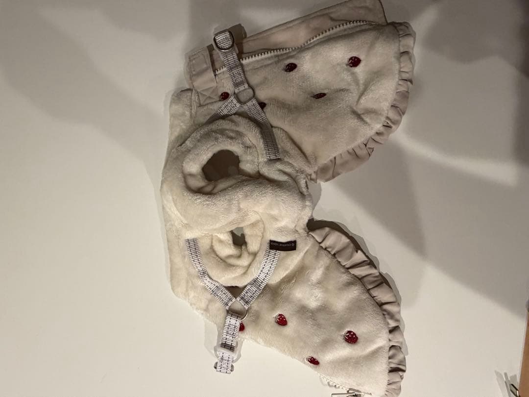 【美品】品薄人気商品　ペットパラダイス 苺刺繍 アウターハーネス 小型犬