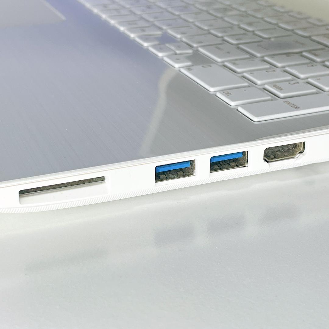 すぐ使える！Windows11✨快適SSD✨東芝白ノートパソコンカメラ付 薄型