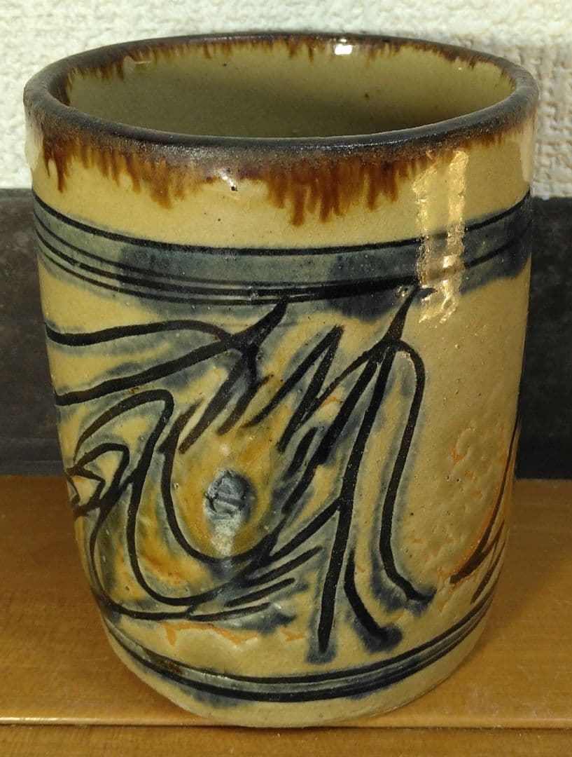 人間国宝 金城次郎 壷屋焼筒碗 栞 共箱 美品 壺屋焼 やちむん 笑魚海老紋