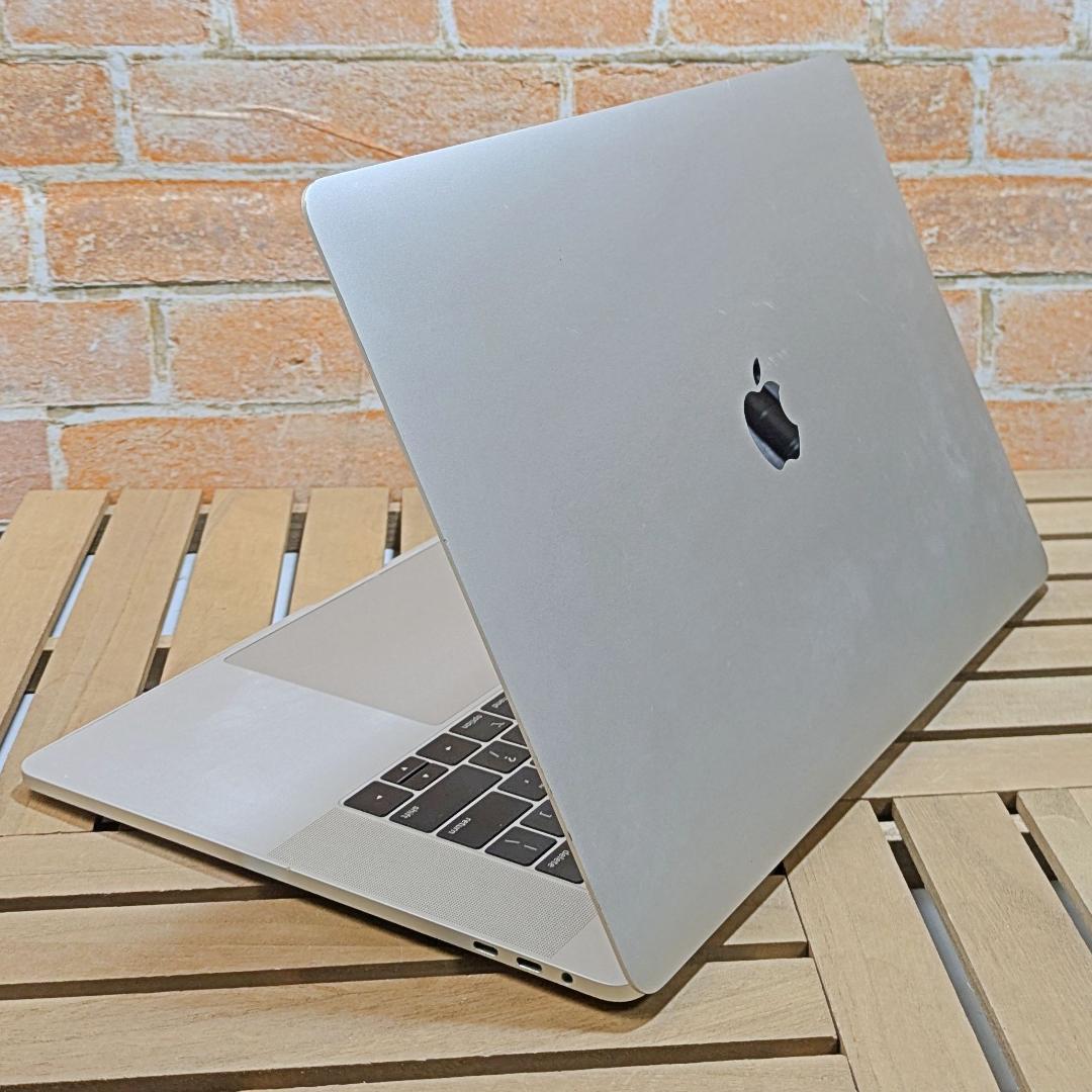 (2573)MacBook Pro i7 32GBメモリ 512GB 15インチ