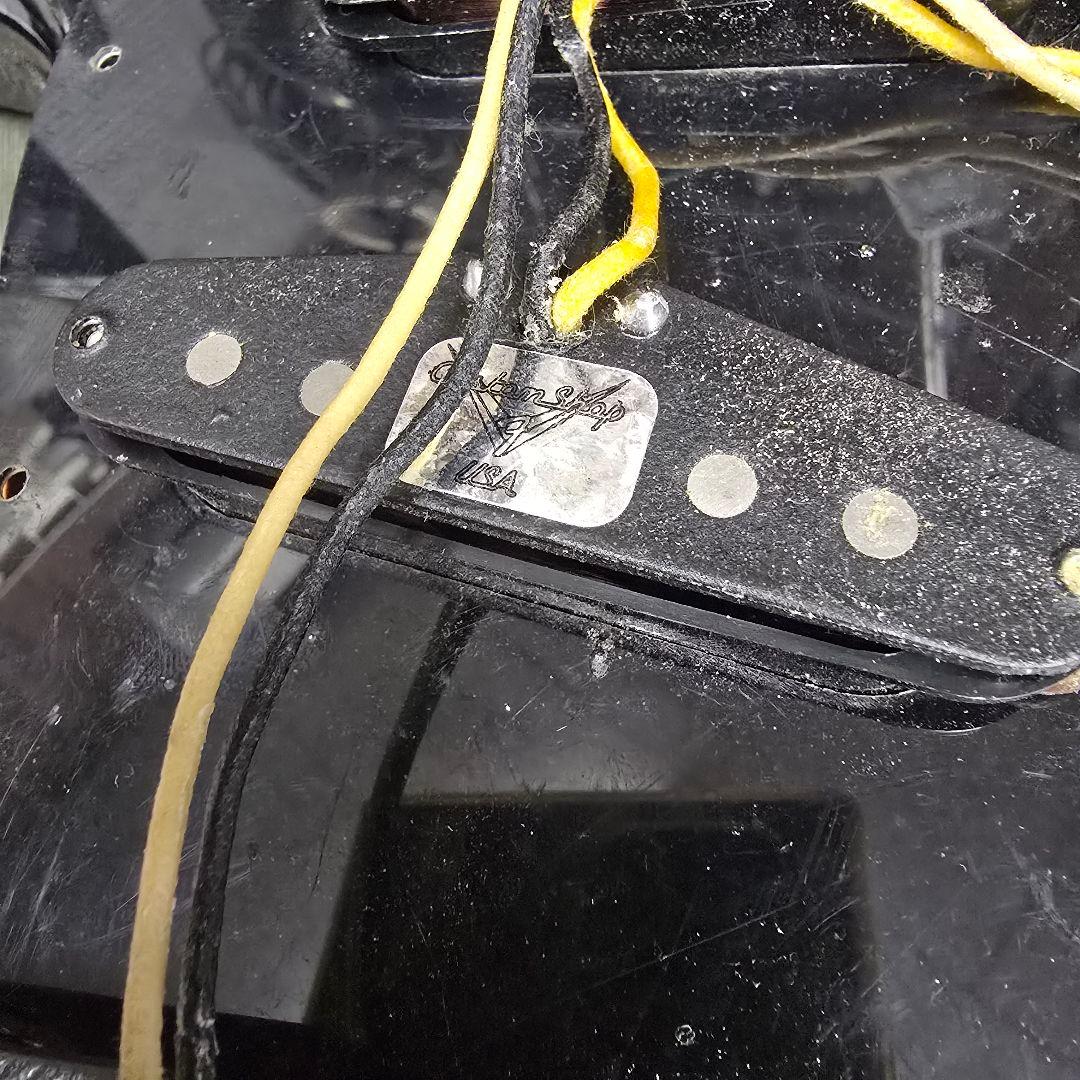 ジ*グ様 カスタマイズエレキギター　FERNANDESプレート　fenderピッ