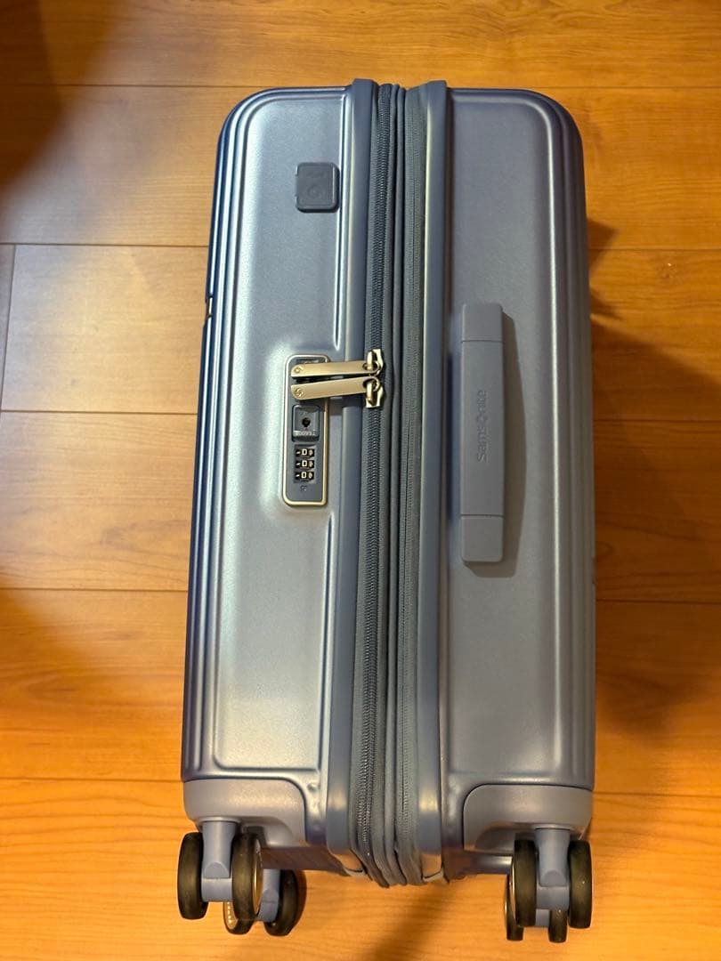 機内持ち込み可　〜3泊用　サムソナイト　キャリーケース　AZIO SPINNER