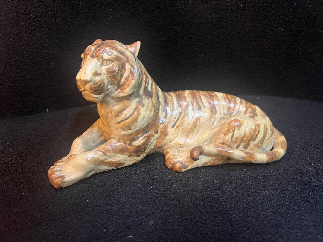 陶器製虎の彫刻　置物