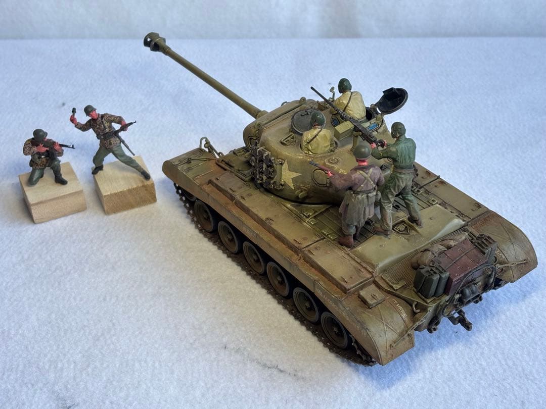 １／３５アメリカ軍M２６パーシング戦車プラモデル完成品