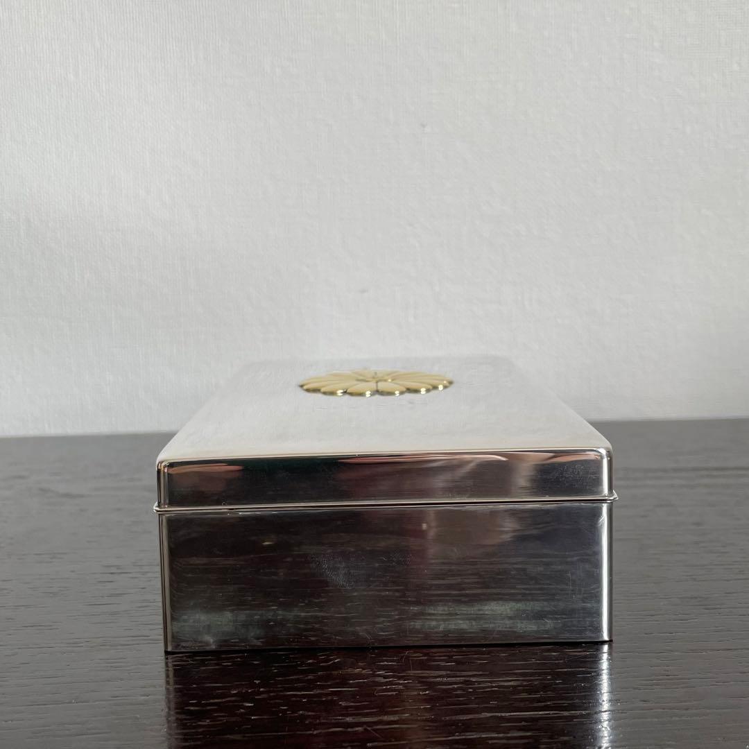 ■566 銀製品 銀座大勝堂 皇室下賜品 煙草箱 十四葉一重裏菊
