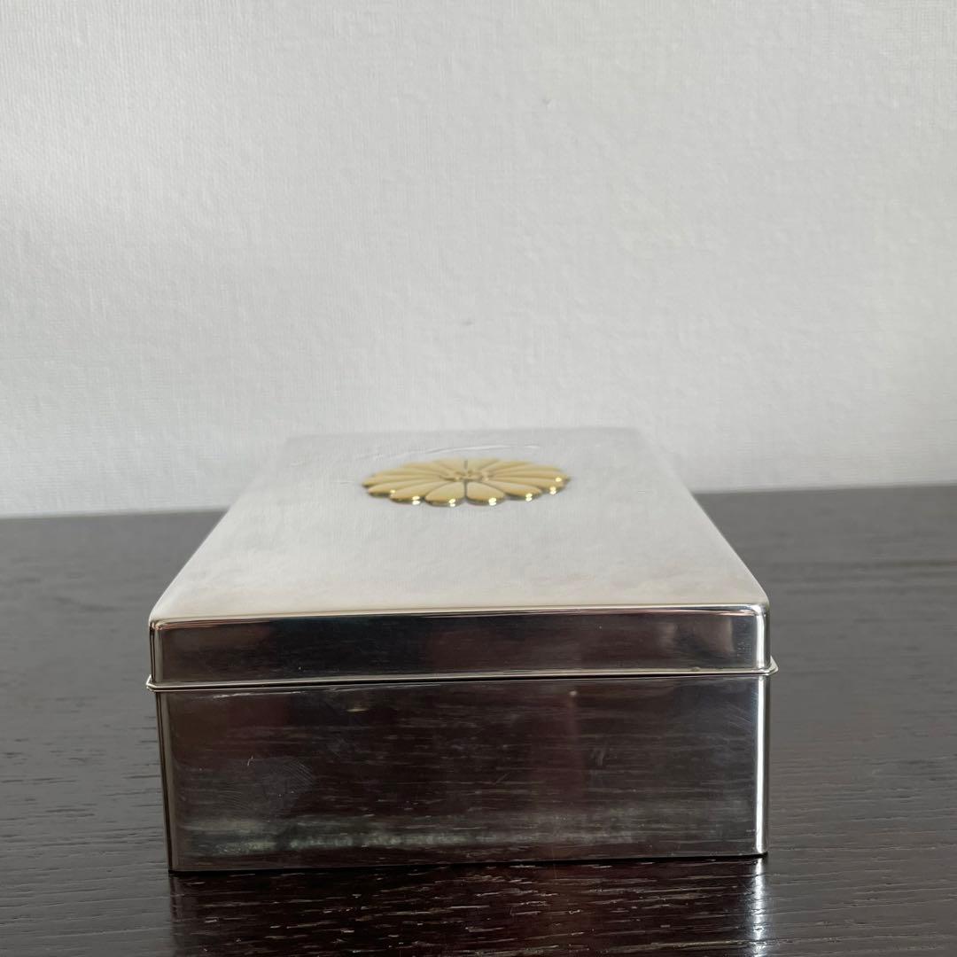 ■566 銀製品 銀座大勝堂 皇室下賜品 煙草箱 十四葉一重裏菊