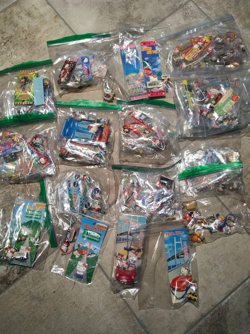 ハローキティ キーホルダー /根付　レア貴重品 ご当地/入手困難　廃盤　143個