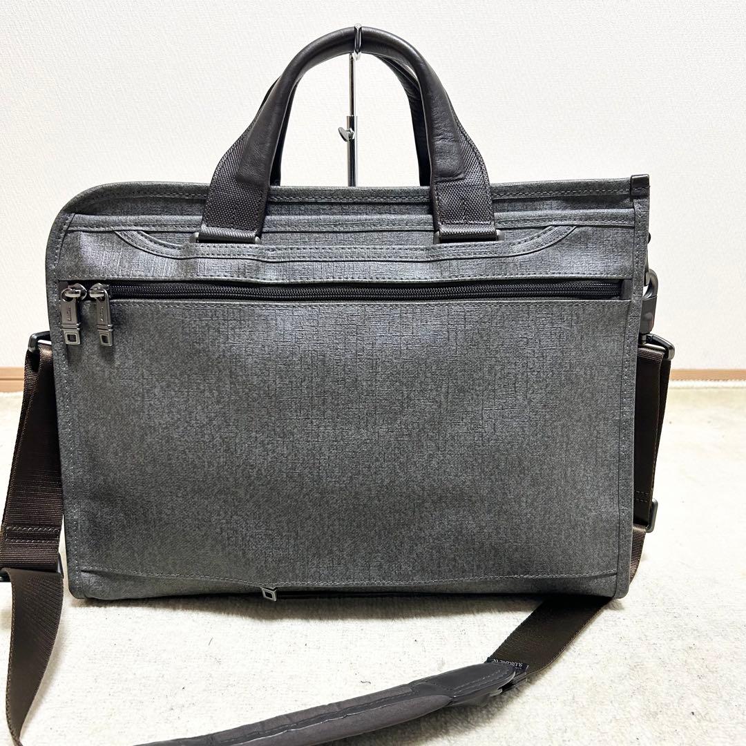 美品　TUMI トゥミ　スリム　デラックスポートフォリオ　PVCレザー　グレー